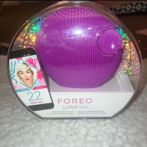 Foreo Luna
Facial cleansing brush